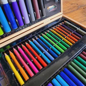 Artist 180-Piece Painting Art Set in Wooden Box | HipoMarket